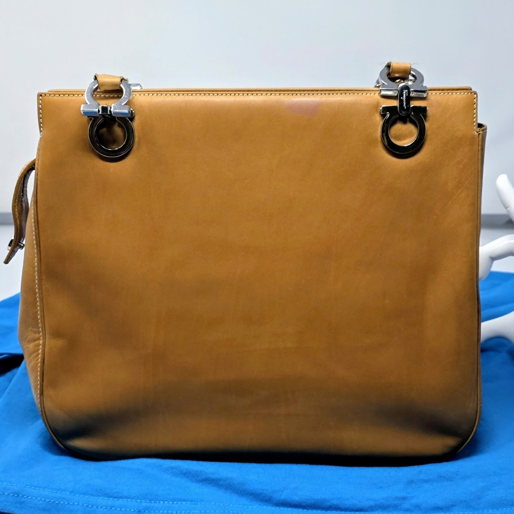 Salvatore Ferragamo Gancini Shoulder Bag. No Callouts Nu BA217154.
